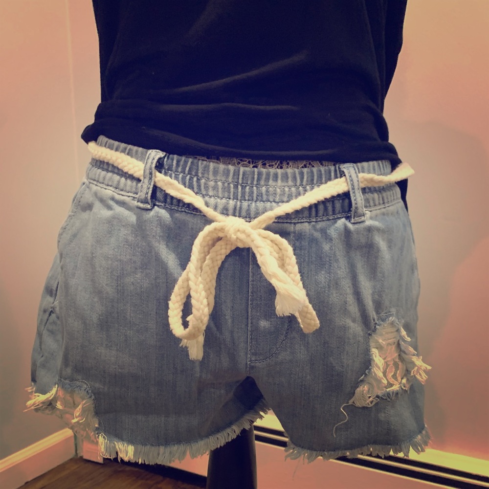 Denim shorts with stretchy waist